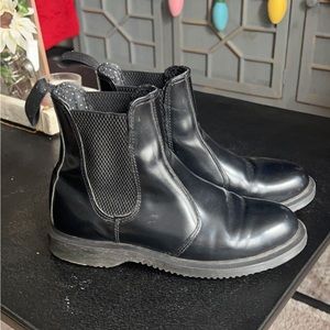 Dr. Martens flora Chelsea boots size 6